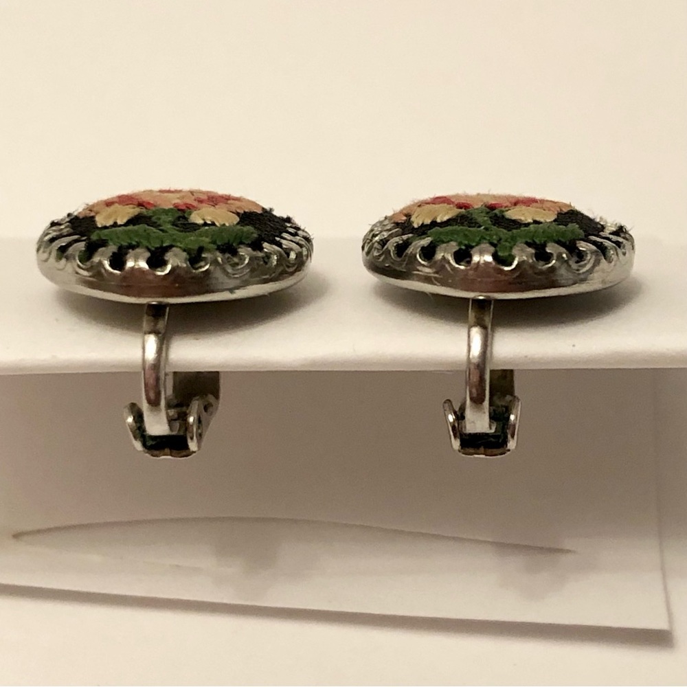 Vintage Floral Embroidered Oval Clip Earrings Rose Floral silvertone pink black - Picture 3 of 5